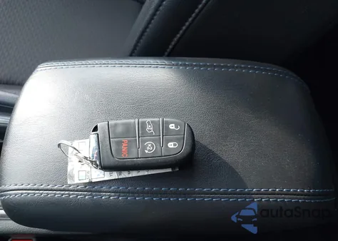 2022 Jeep Compass Latitude 4X4 z USA, uszkodzony, nr VIN 3C4NJDBB5NT221418